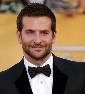 Ukrainian prankster strikes again at SAG Awards