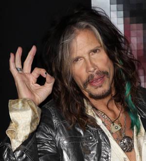 Steven Tyler forgets song lyrics during street performance