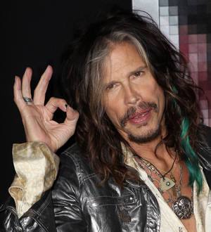 Steven Tyler forgets song lyrics during street performance