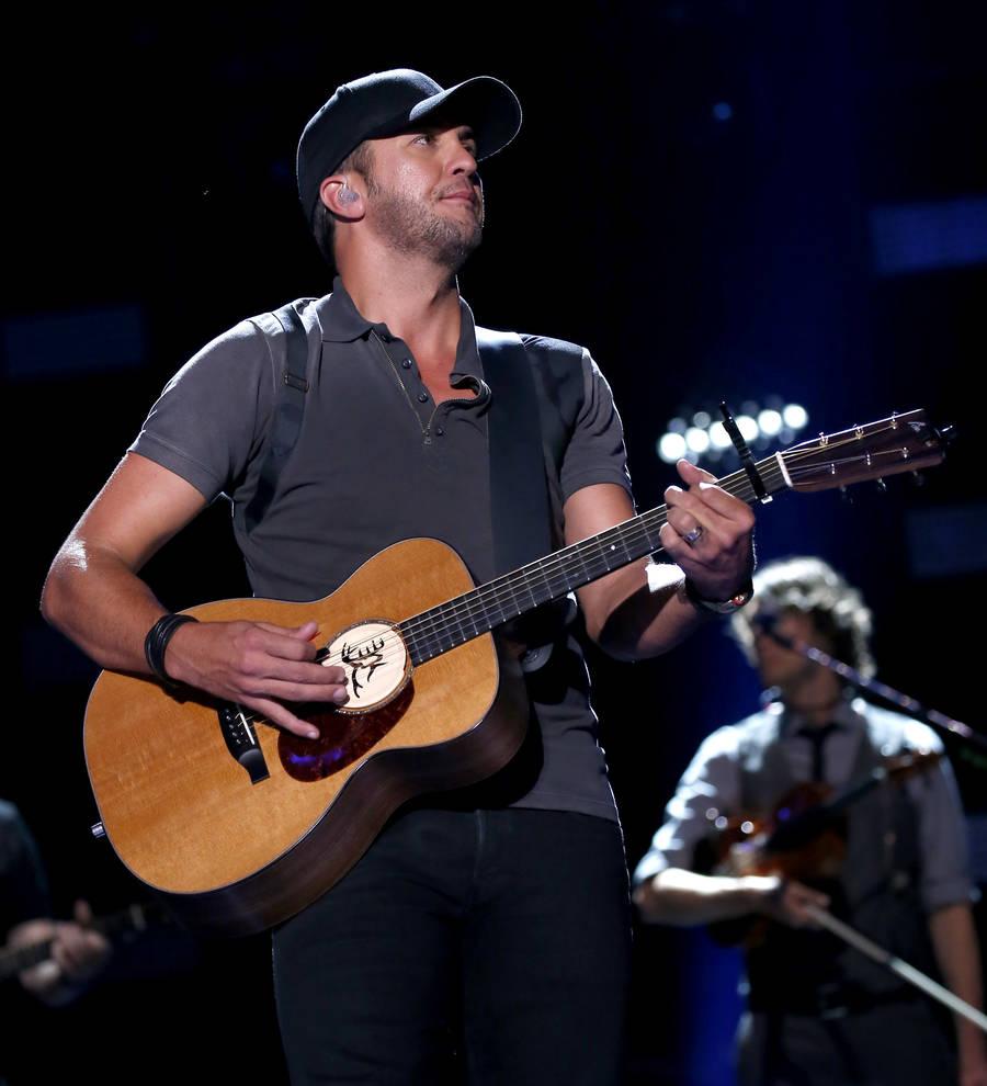 Luke Bryan postpones farm concert due to rain