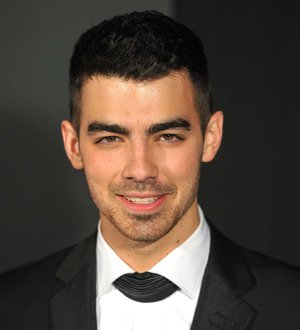 Joe Jonas and Demi Lovato win at record-breaking O Music Awards