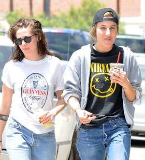 Kristen Stewart's mom: 'I never suggested my daughter is gay in interview'