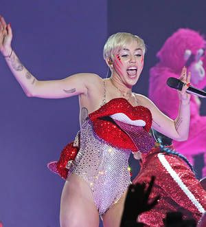 Miley Cyrus tapes performance with Flaming Lips for Billboard Awards - report