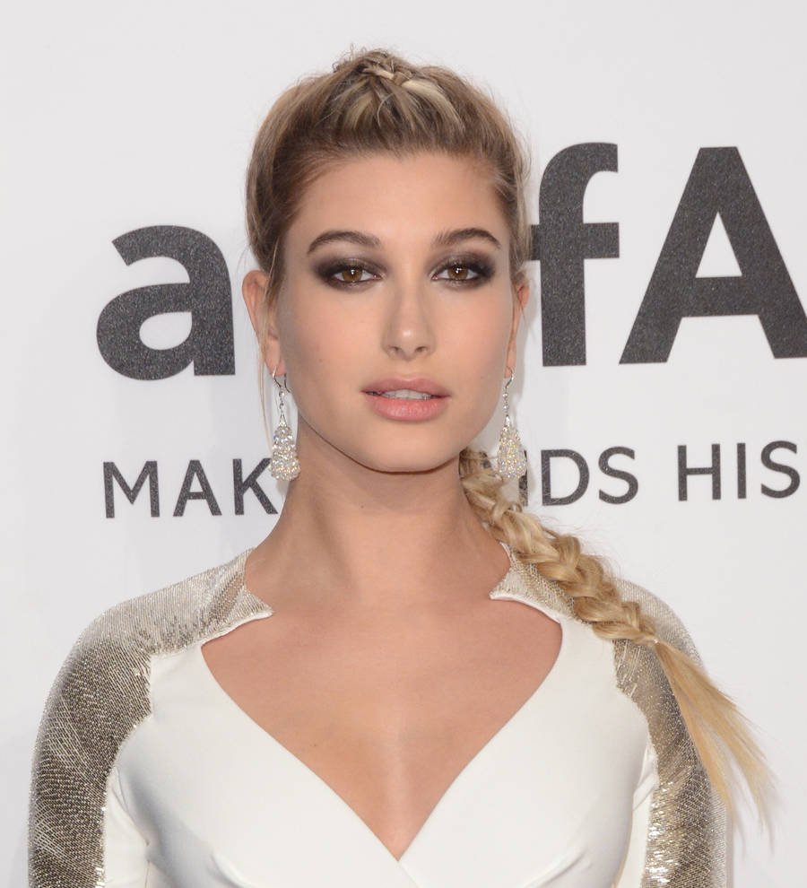Hailey Baldwin breaks her foot after Met Ball - again