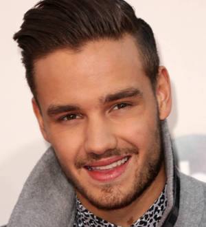 Liam Payne takes bakery class with girlfriend