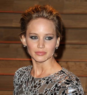 Jennifer Lawrence & Nicholas Hoult agree to ignore each other when they're working