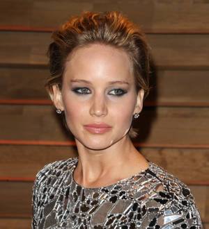 Jennifer Lawrence & Nicholas Hoult agree to ignore each other when they're working