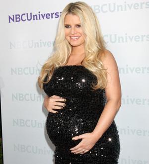 Jessica Simpson mimics Demi Moore with nude pregnancy pose