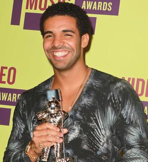 Drake turns basketball coach for a day