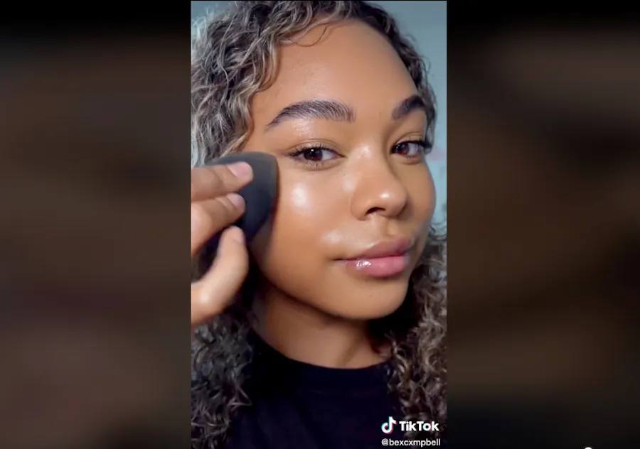 How To Achieve The Trendy "Cloud Skin" Makeup Look!