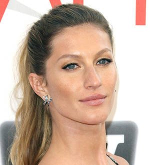 Gisele Bundchen gives birth - report