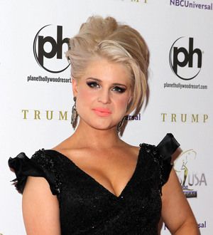 Kelly Osbourne worried about London friends as riots continue
