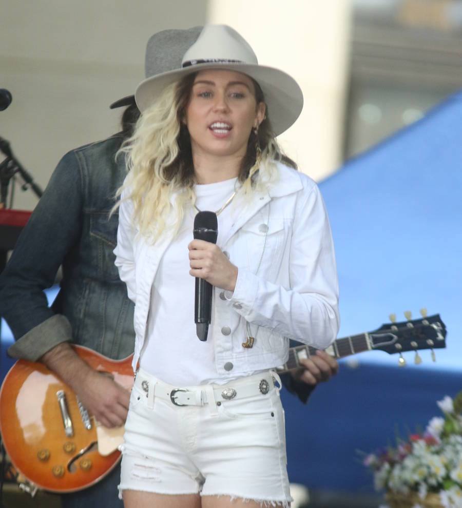 Miley Cyrus thanks Ariana Grande for including her in Manchester benefit concert