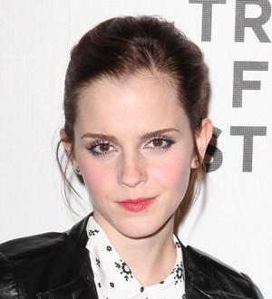 Emma Watson urges young girls to love curves