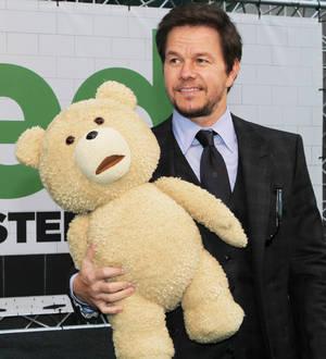 Mark Wahlberg & Ted to reteam at the Oscars