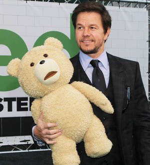 Mark Wahlberg & Ted to reteam at the Oscars