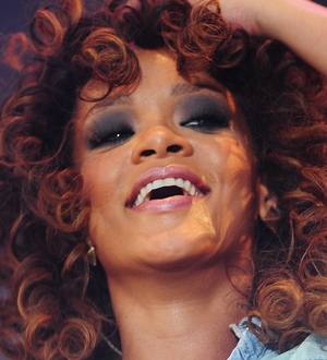 Rihanna goes blonde for photoshoot