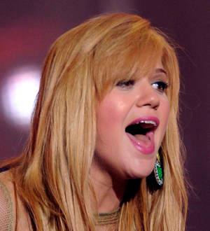 Kelly Clarkson thrilled to spend holidays with boyfriend