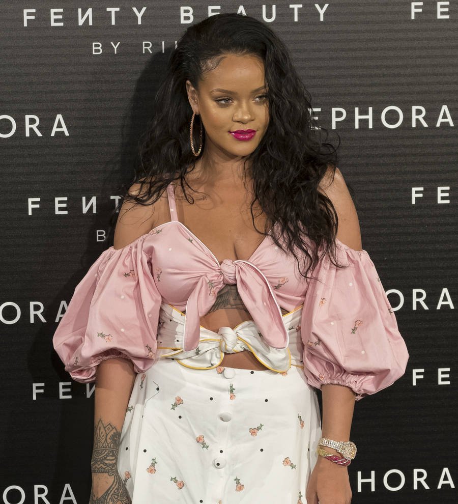 Rihanna sends make-up gift to Cardi B