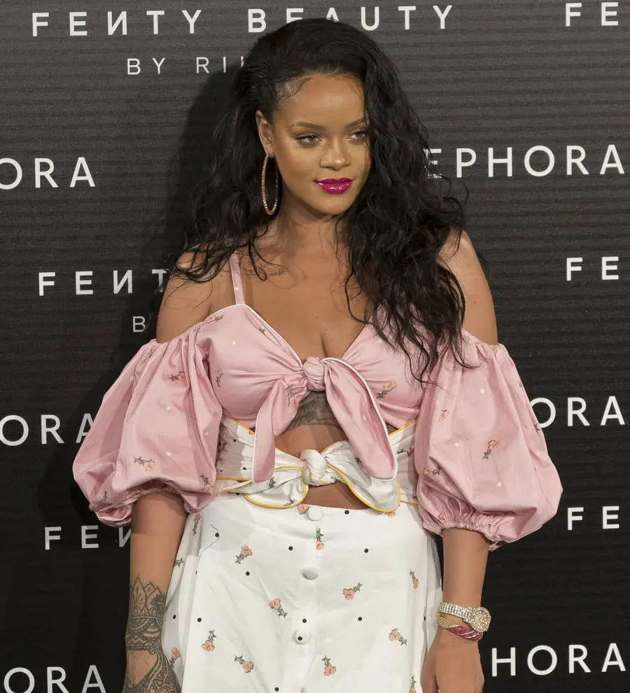 Rihanna sends make-up gift to Cardi B