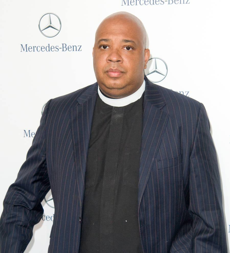 Angela Simmons makes Rev Run a grandad