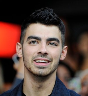 Joe Jonas not dating model Kloss
