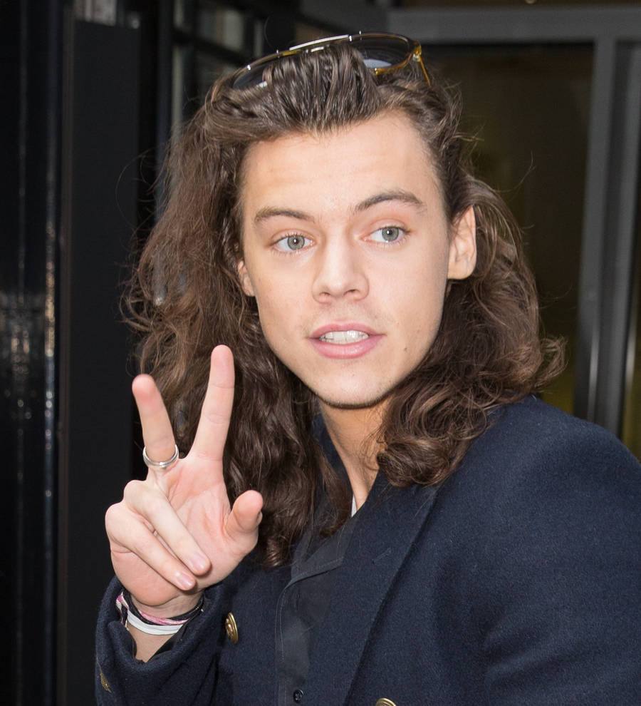 Harry Styles' mom praises singer for caring for sick grandfather