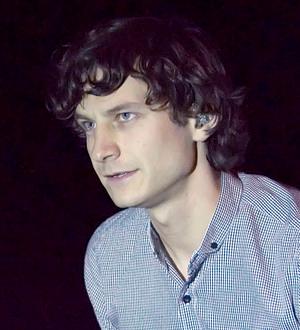 Gotye takes a swipe at 'ultra dry' Glee track