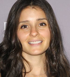 Shiri Appleby is engaged