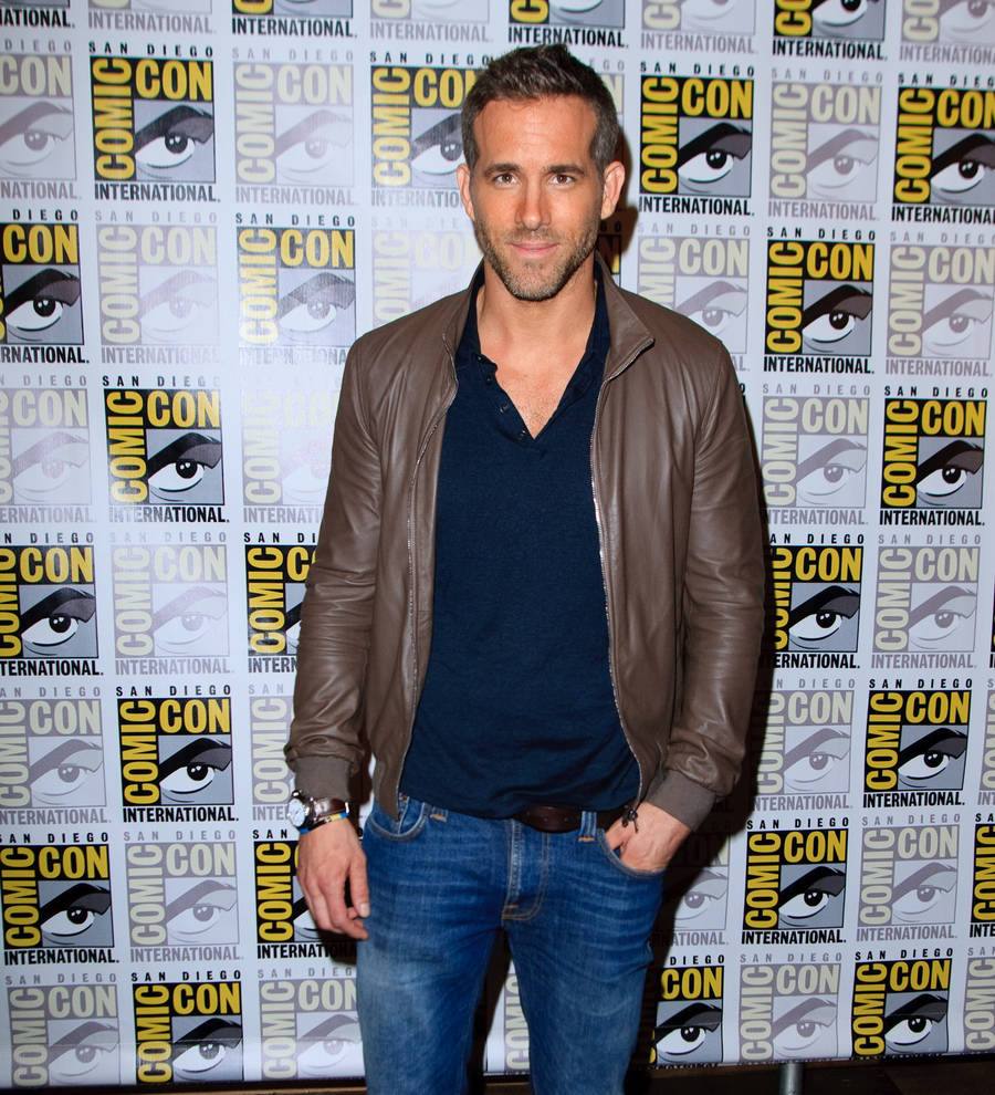 Ryan Reynolds dedicates Entertainer of the Year award to cancer victims