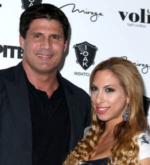Jose Canseco shoots finger in gun accident