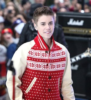 Justin Bieber surprises best friend with convertible Mustang