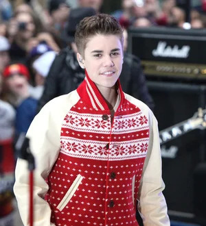 Justin Bieber surprises best friend with convertible Mustang