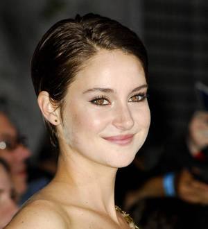Shailene Woodley raises,000 for charity with Divergent screening