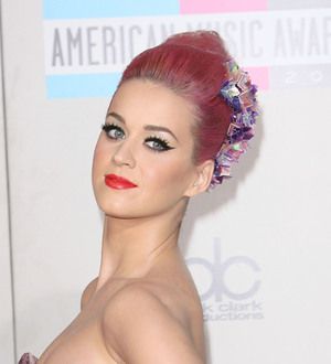 Katy Perry selling elephant statue