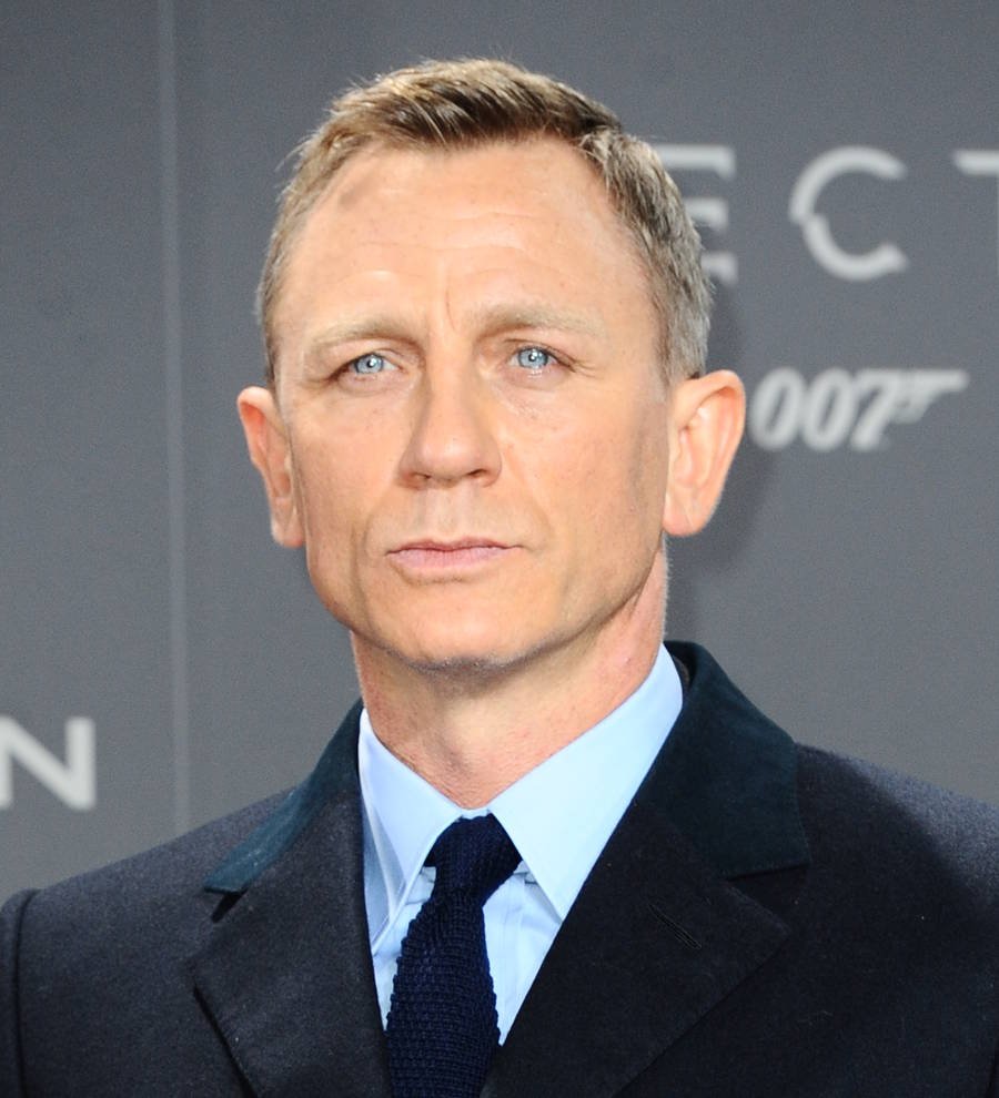 Daniel Craig and Idris Elba talk Bond at awards show
