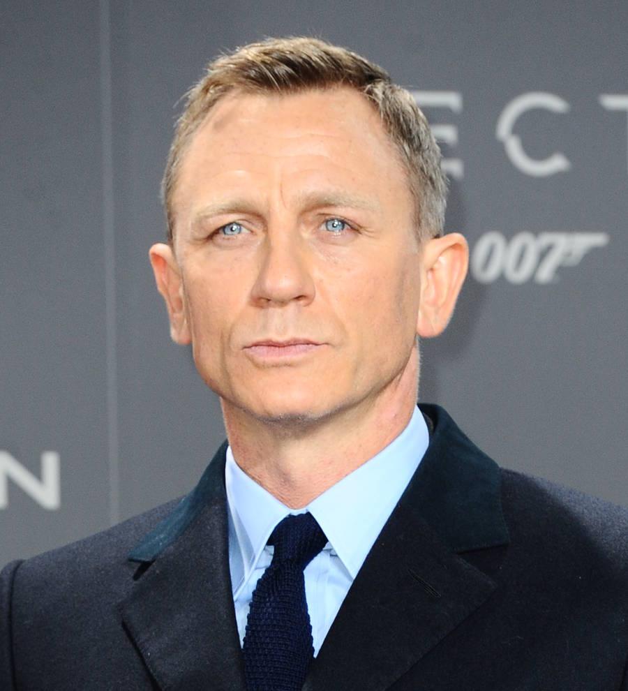 Daniel Craig and Idris Elba talk Bond at awards show