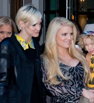 Jessica and Ashlee Simpson planning maternity line