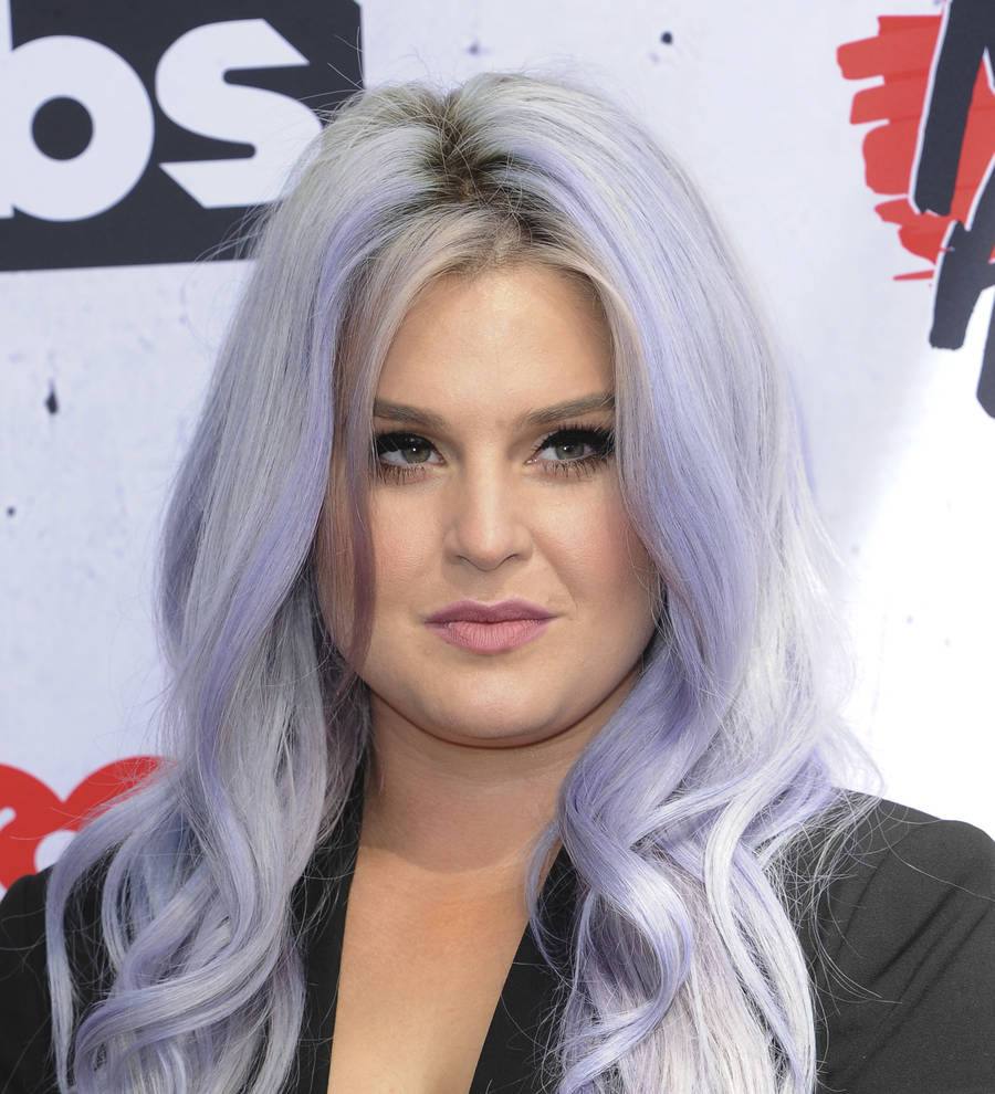 Kelly Osbourne posts number for father's mistress on Twitter