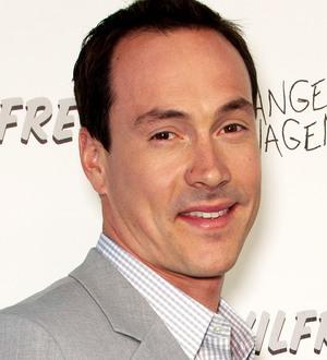 Chris Klein turns sportscaster for TV news segment