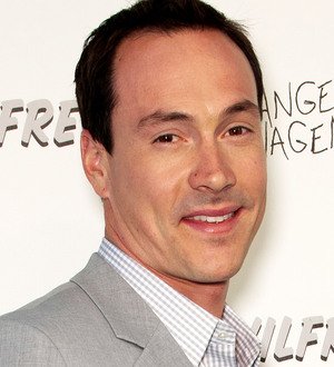 Chris Klein turns sportscaster for TV news segment