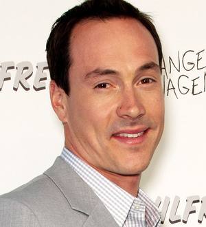 Chris Klein turns sportscaster for TV news segment