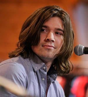 Zac Hanson calls out drunk fan at gig
