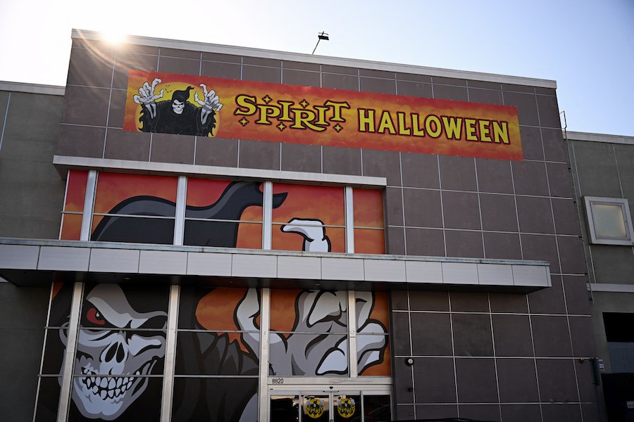Haunted Aisles & Killer Collectibles: Your Guide To Spirit Halloween 2025!