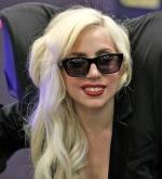 Lady Gaga Treats Fans to Pizza