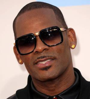 R. Kelly wants to track down late mum's recordings