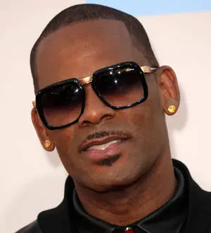 R. Kelly wants to track down late mum's recordings