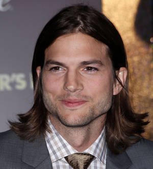 Ashton Kutcher pranks Australian shoppers