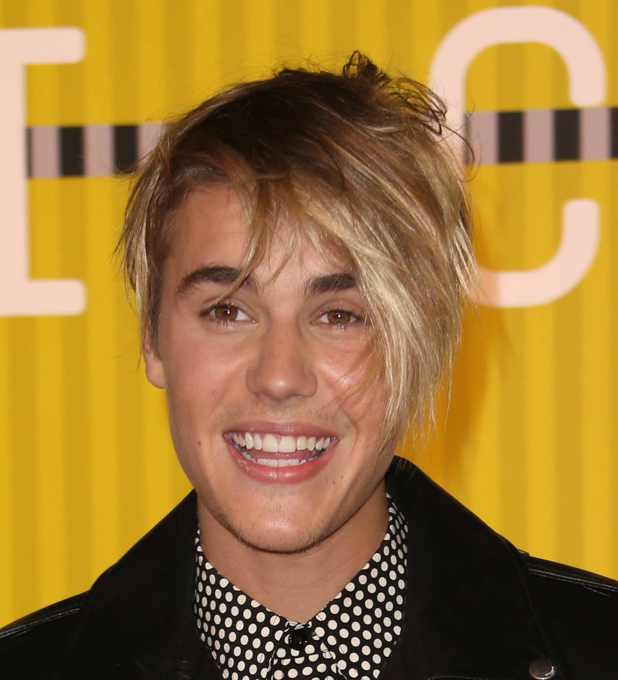 Justin Bieber makes history after landing his first U.S. chart-topper