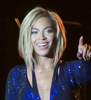 Beyonce praises dancing fan preparing to undergo double mastectomy